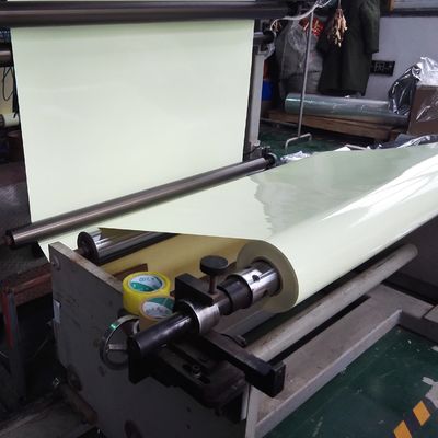 Vinyle photoluminescent imprimable lueur dans le film sombre autocollant matériau de papier luminescent pour les panneaux de sortie fabricant direct d'usine