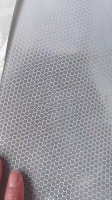Film autocollant en vinyle réfléchissant en nid d'abeille en PVC microprismatique, 1.24m x 45.7m, feuille réfléchissante pour panneaux de signalisation, panneaux de sécurité routière