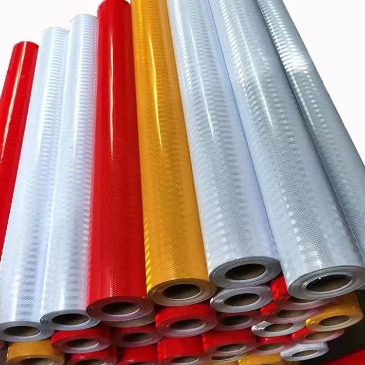 Feuille réfléchissante prismatique en PVC pour rendre les panneaux ou marques réfléchissants durables pendant 1 an