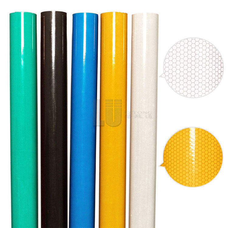 Feuille réfléchissante en PVC de qualité commerciale 1.24M*45.7M/rôle pour les panneaux de sécurité routière