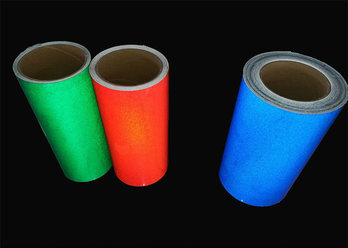 Vinyle réfléchi blanc de forte intensité de vert bleu pour toutes sortes de panneaux routiers 1.24m * 45.7m