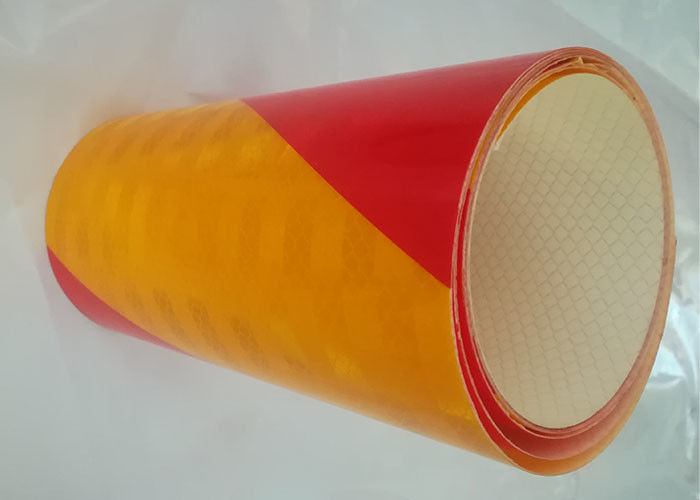 Bande réfléchie jaune rouge prismatique flexible extérieure auto-adhésive pour des voitures ou des marques du trafic