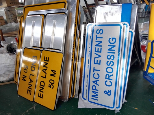 Signes de sécurité métalliques réfléchissants