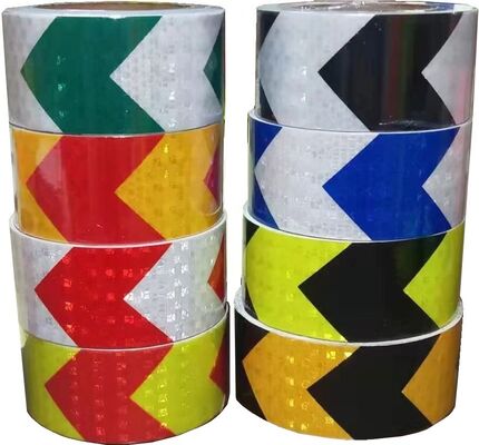 Bande réfléchissante en PP auto-adhésive prismatique rouge/bleu/jaune en forme de flèche pour le marquage automobile